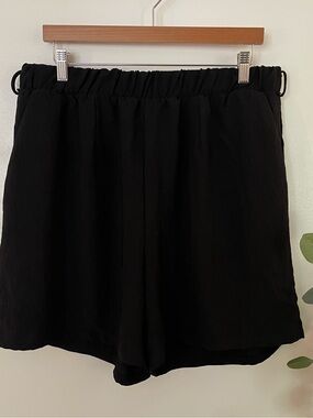 Black Women's Elastic Waist Shorts